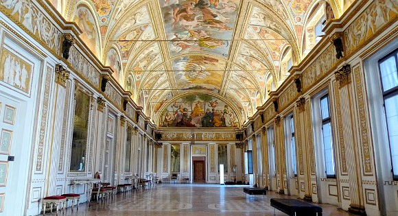Mantova interno sala